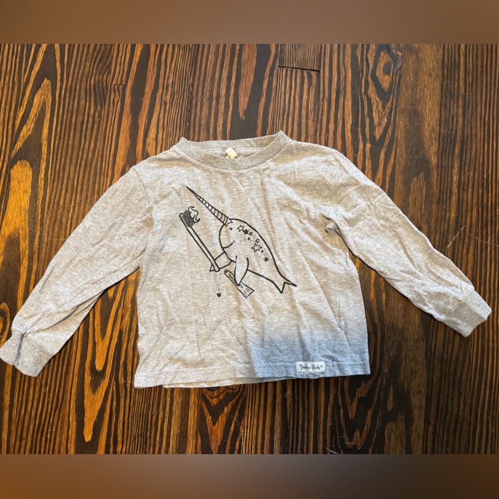 Yinibini Baby long sleeve gray shirt with narwhal brushing tooth. Size 3T.